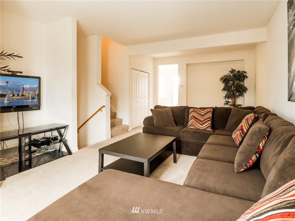 4042 Northeast 4th Place Renton, WA 98056 - Photo 2 of 20 Gallery Image 2