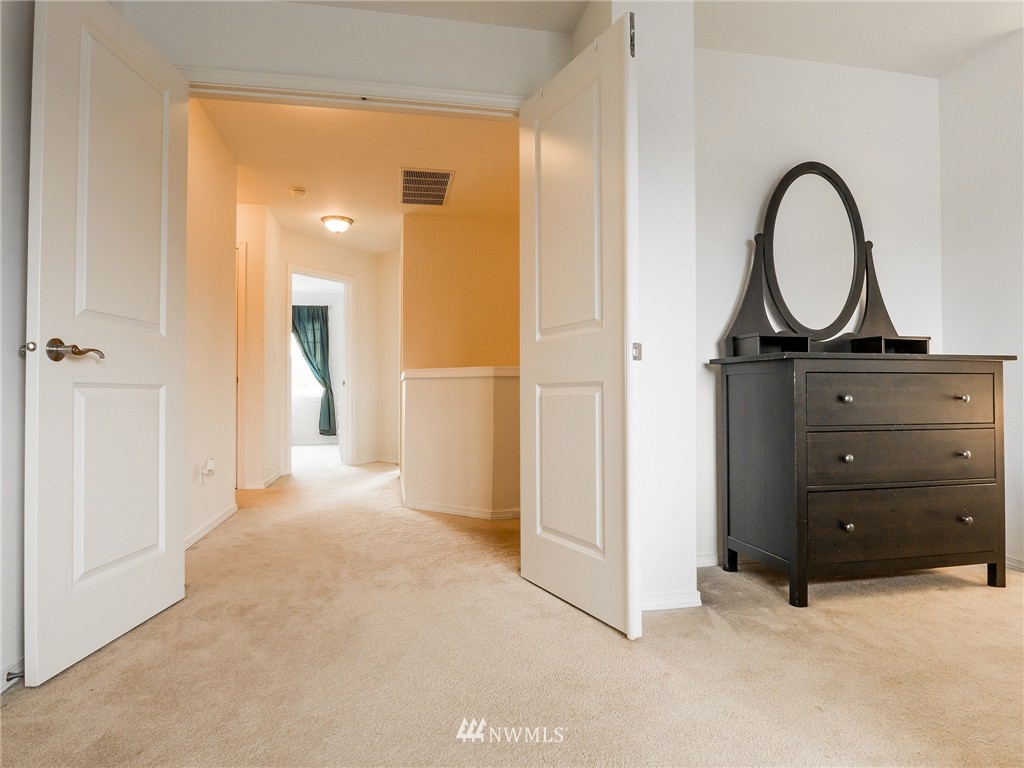 4042 Northeast 4th Place Renton, WA 98056 - Photo 11 of 20 Gallery Image 11