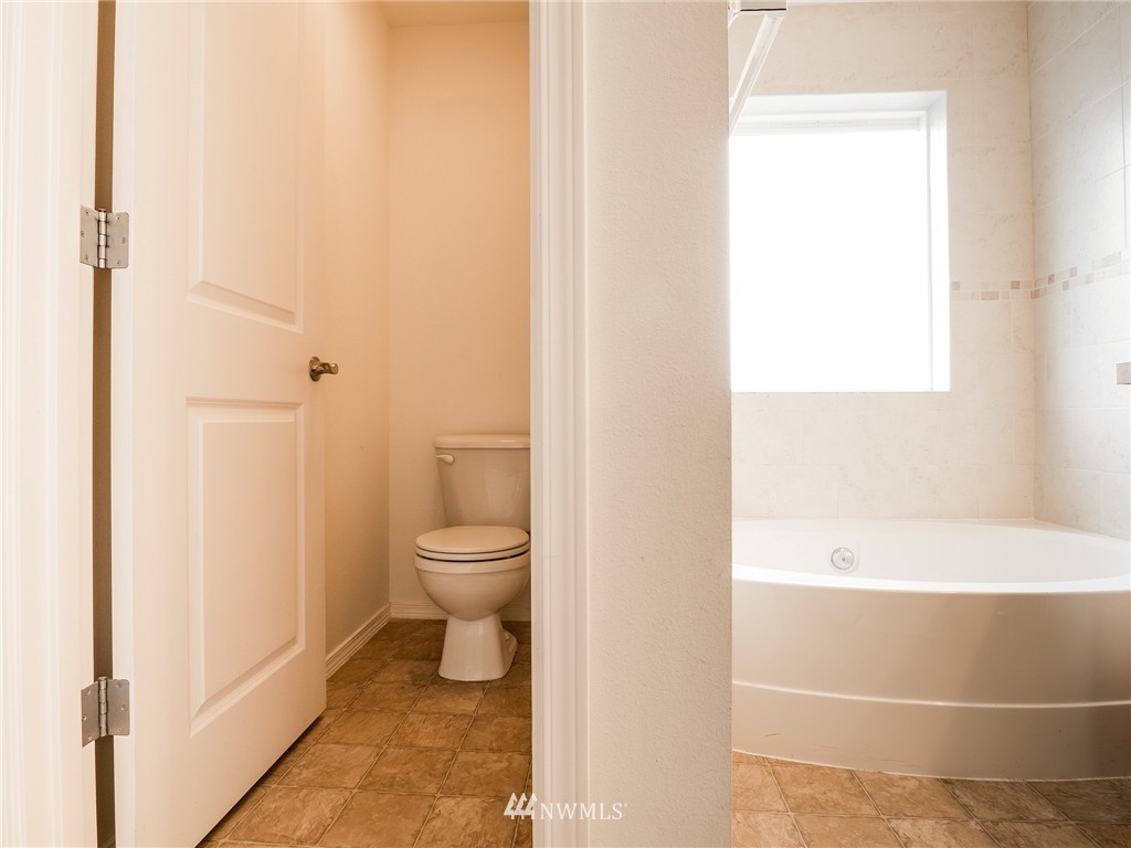 4042 Northeast 4th Place Renton, WA 98056 - Photo 13 of 20 Gallery Image 13