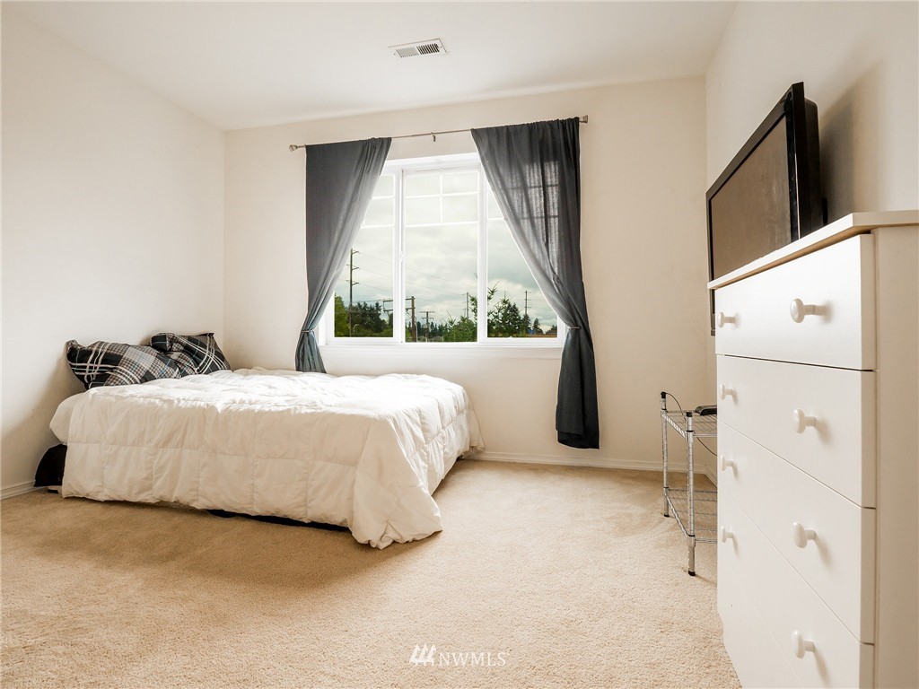 4042 Northeast 4th Place Renton, WA 98056 - Photo 14 of 20 Gallery Image 14