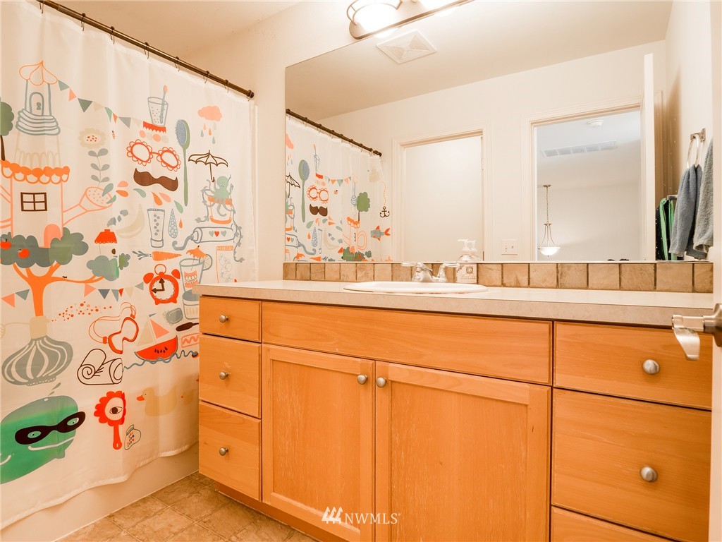 4042 Northeast 4th Place Renton, WA 98056 - Photo 16 of 20 Gallery Image 16