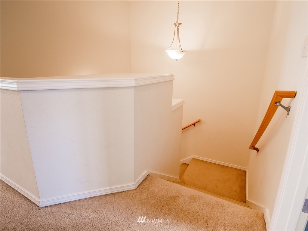 4042 Northeast 4th Place Renton, WA 98056 - Photo 17 of 20 Gallery Image 17