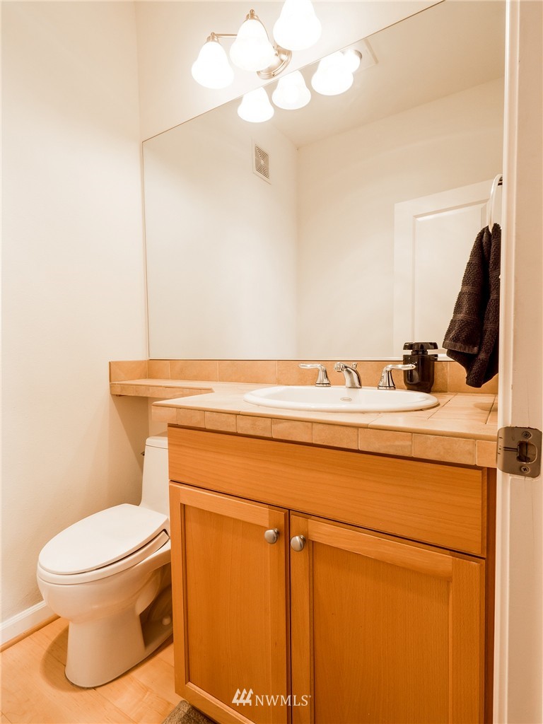4042 Northeast 4th Place Renton, WA 98056 - Photo 19 of 20 Gallery Image 19