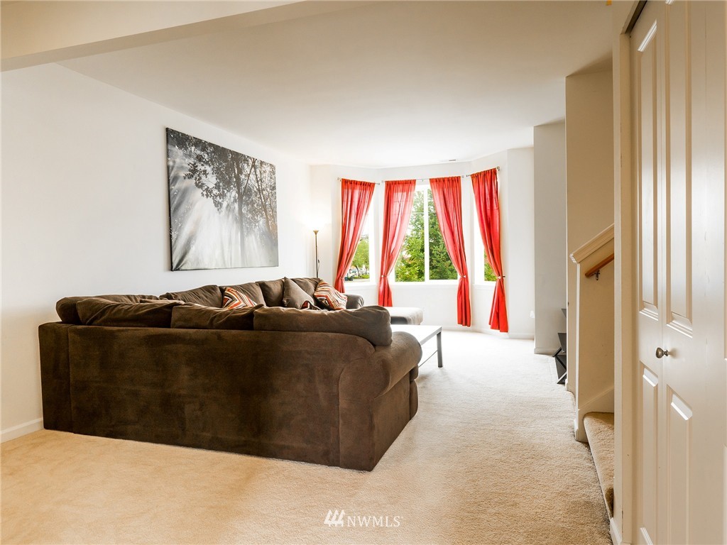 4042 Northeast 4th Place Renton, WA 98056 - Photo 4 of 20 Gallery Image 4