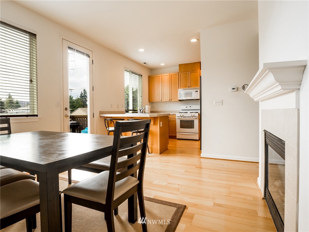 4042 Northeast 4th Place Renton, WA 98056 - Photo 6 of 20 Gallery Image 6