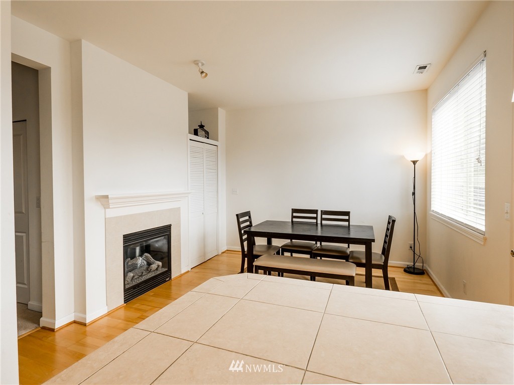 4042 Northeast 4th Place Renton, WA 98056 - Photo 8 of 20 Gallery Image 8