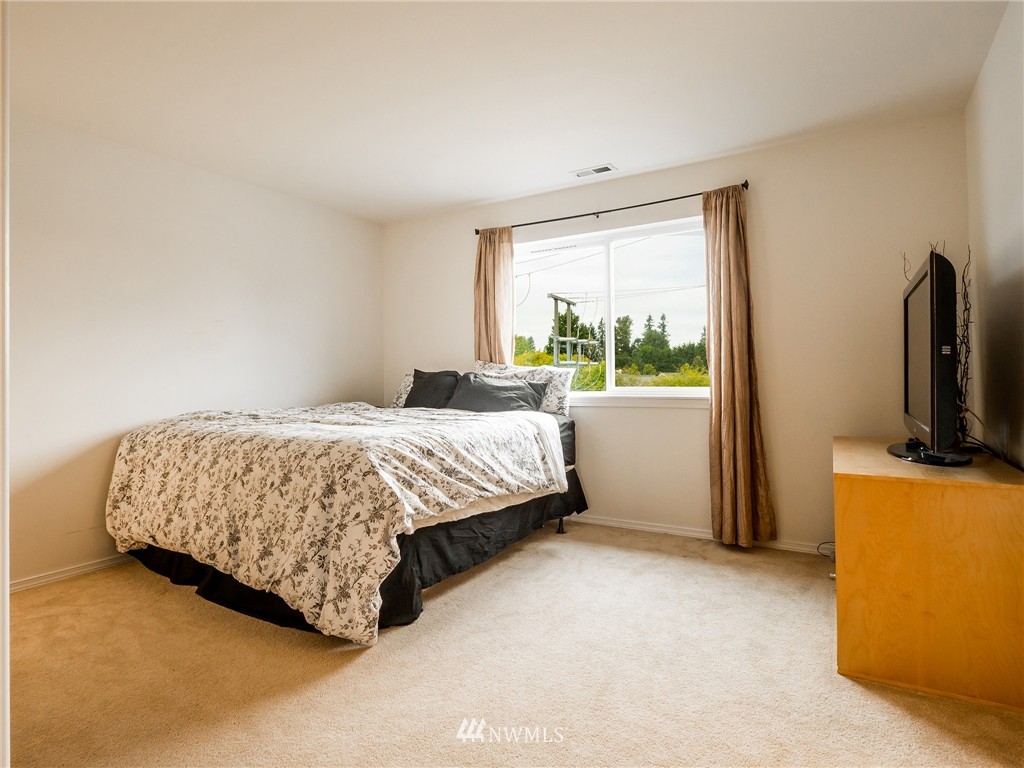 4042 Northeast 4th Place Renton, WA 98056 - Photo 10 of 20 Gallery Image 10