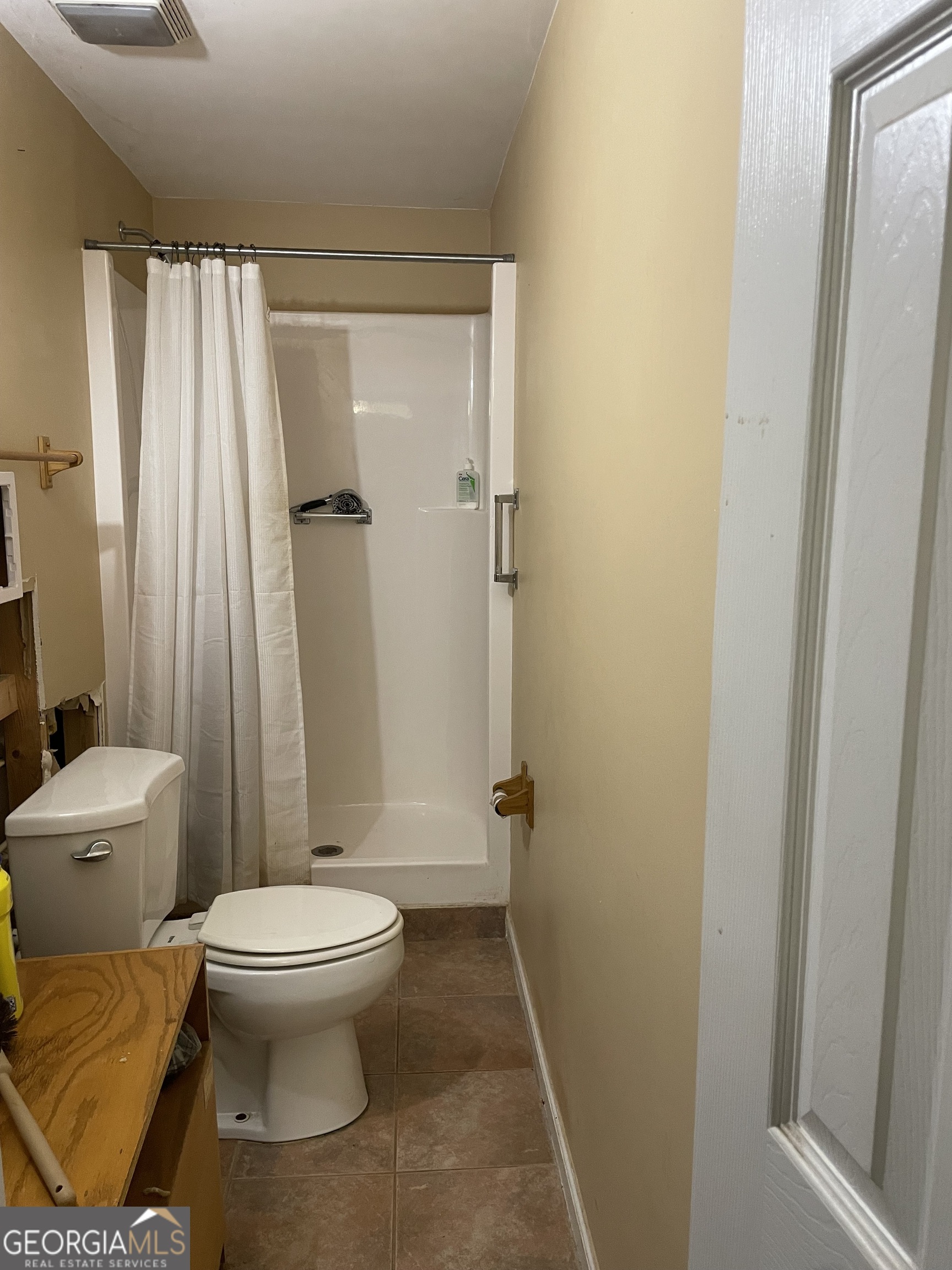 3010 Turner Church Road McDonough, GA 30252 - Photo 23 of 27 a bathroom with a toilet and a shower