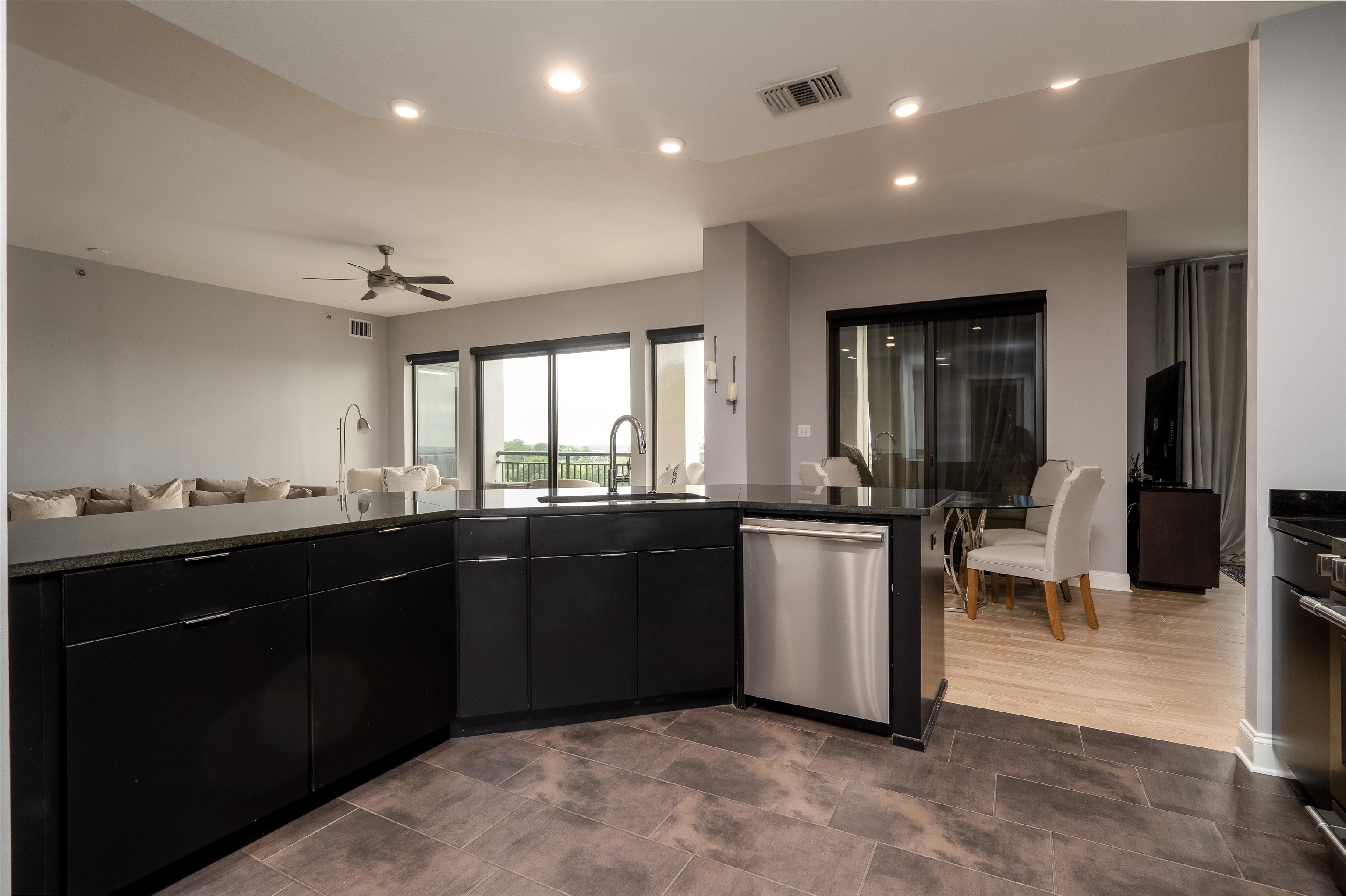 717 Riverside Drive, Unit 805/806 Memphis, TN 38103 - Photo 10 of 40