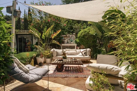 $1,549,000 | 8421 Kirkwood Drive, Los Angeles, CA 90046