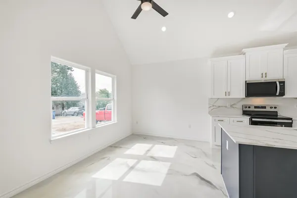 $1,400 | 16922 West Forrestal, Montgomery, TX 77316