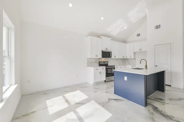 $1,400 | 16922 West Forrestal, Montgomery, TX 77316