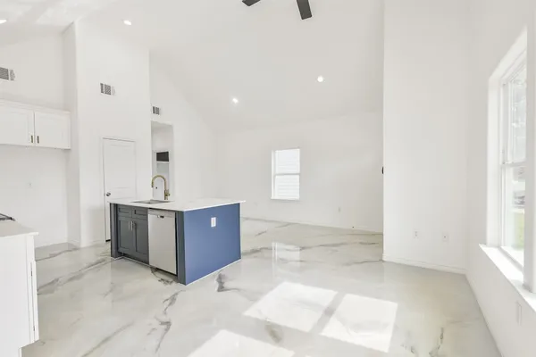 $1,400 | 16922 West Forrestal, Montgomery, TX 77316