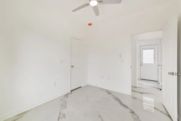 $1,400 | 16922 West Forrestal, Montgomery, TX 77316