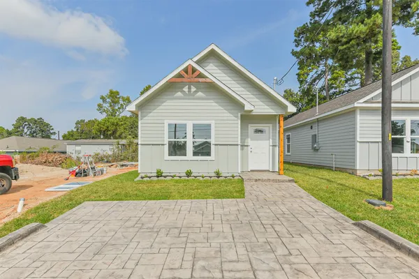 $1,400 | 16922 West Forrestal, Montgomery, TX 77316