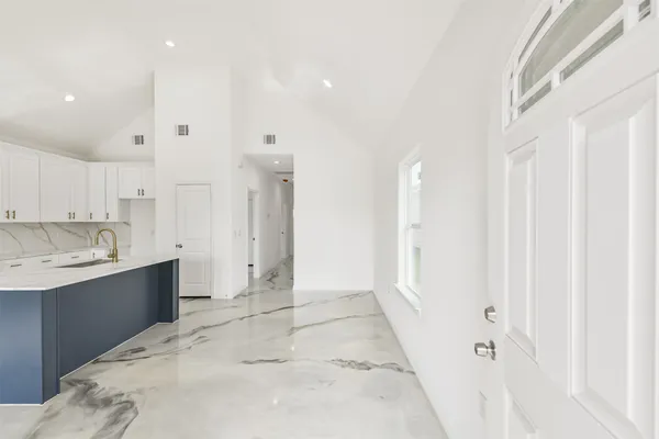 $1,400 | 16922 West Forrestal, Montgomery, TX 77316