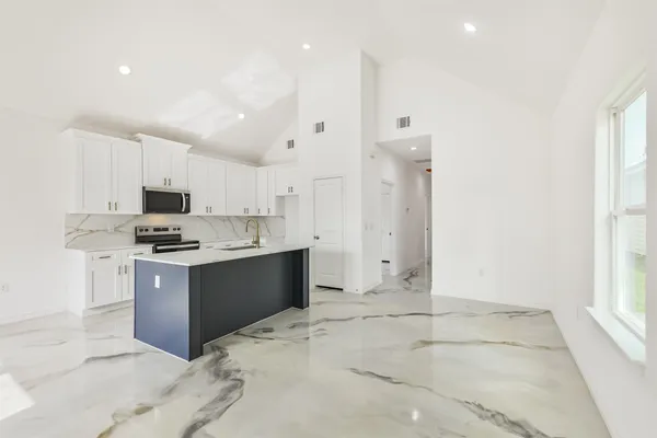 $1,400 | 16922 West Forrestal, Montgomery, TX 77316