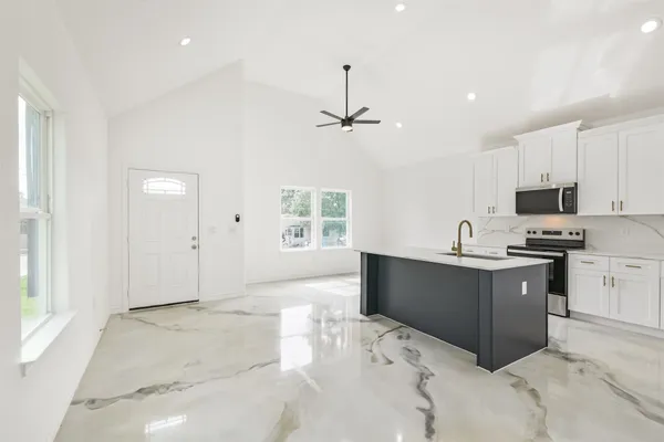 $1,400 | 16922 West Forrestal, Montgomery, TX 77316