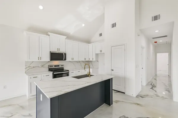 $1,400 | 16922 West Forrestal, Montgomery, TX 77316