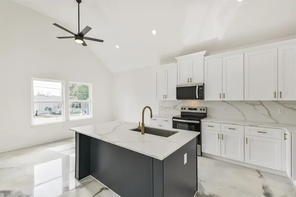 $1,400 | 16922 West Forrestal, Montgomery, TX 77316