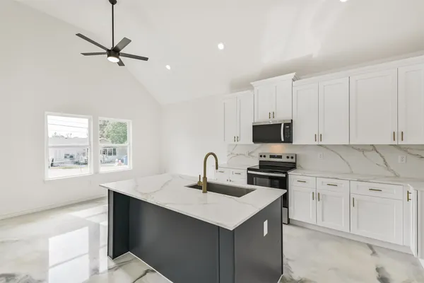 $1,400 | 16922 West Forrestal, Montgomery, TX 77316