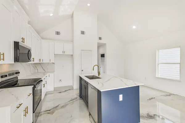 $1,400 | 16922 West Forrestal, Montgomery, TX 77316