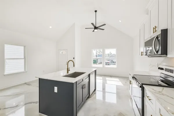 $1,400 | 16922 West Forrestal, Montgomery, TX 77316