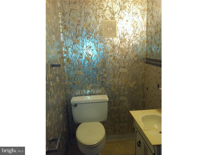 67 Hampden Road Upper Darby, PA 19082 - Photo 6 of 23 Bedroom - Main