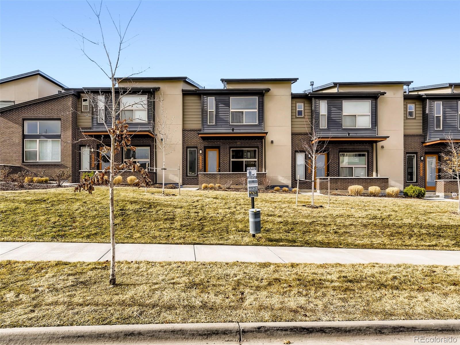 10068 Town Ridge Lane Lone Tree, CO 80124 - Photo 3 of 37