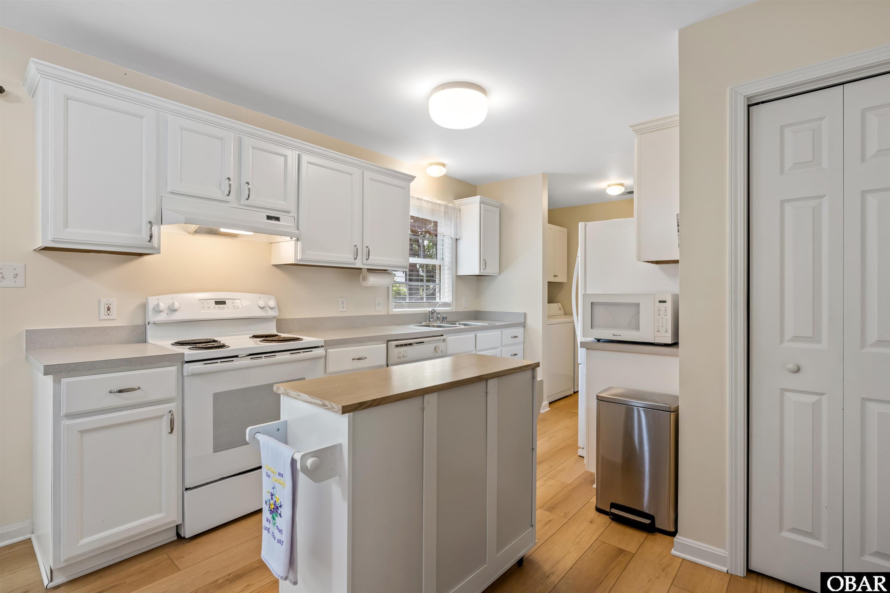 145 Bayberry Road Kill Devil Hills, NC 27948 - Photo 12 of 34 Kitchen with island work startion