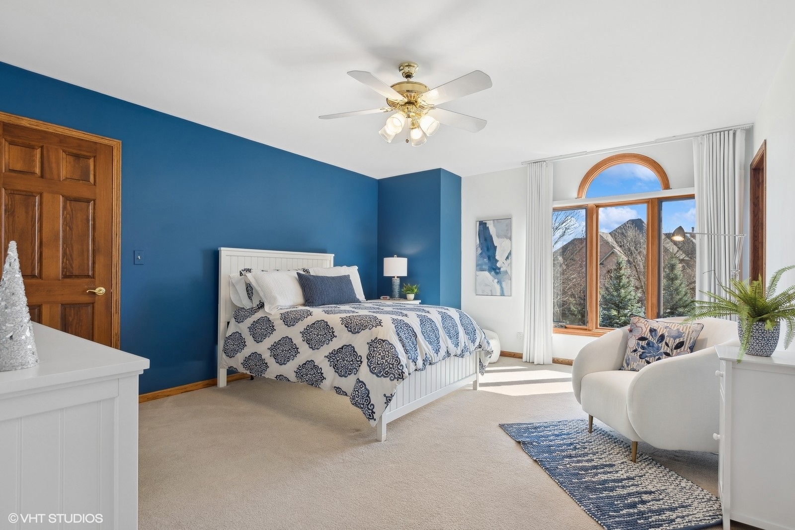 321 Ridge Lane Lake In The Hills, IL 60156 - Photo 26 of 46 a spacious bedroom with a large bed and a chandelier