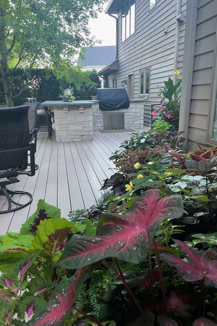 321 Ridge Lane Lake In The Hills, IL 60156 - Photo 5 of 46 a view of a backyard with sitting area