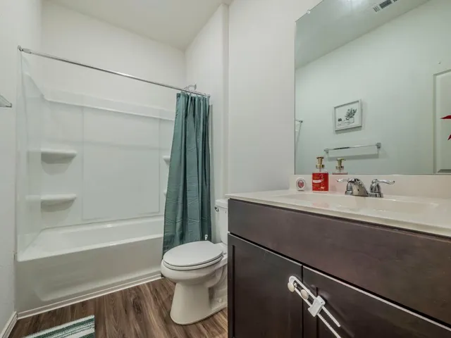 a view of house with backyard and porch