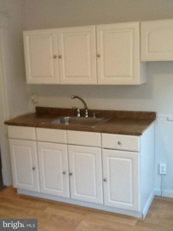 8223 Philadelphia Road Baltimore, MD 21237 - Photo 2 of 30 Kitchen