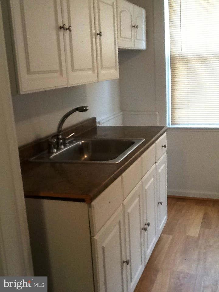 8223 Philadelphia Road Baltimore, MD 21237 - Photo 3 of 30 Kitchen