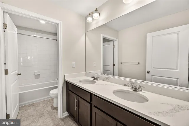 a bathroom with a toilet and a bathtub