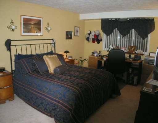 2467 Brook Ledge Road, Unit B22 Bridgeville, PA 15017 - Photo 5 of 7 Master Bedroom.
