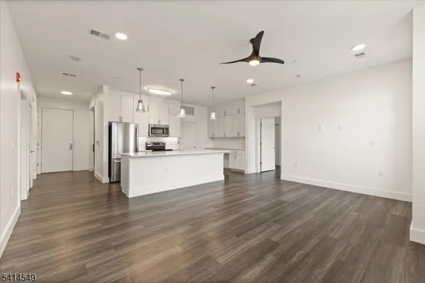 $4,400 | 450 Springfield Avenue, Unit 203, Berkeley Heights, NJ 07922