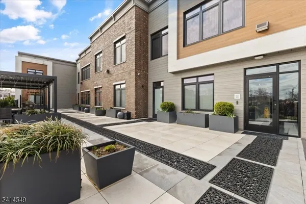 $4,400 | 450 Springfield Avenue, Unit 203, Berkeley Heights, NJ 07922