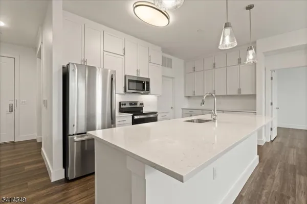 $4,400 | 450 Springfield Avenue, Unit 203, Berkeley Heights, NJ 07922