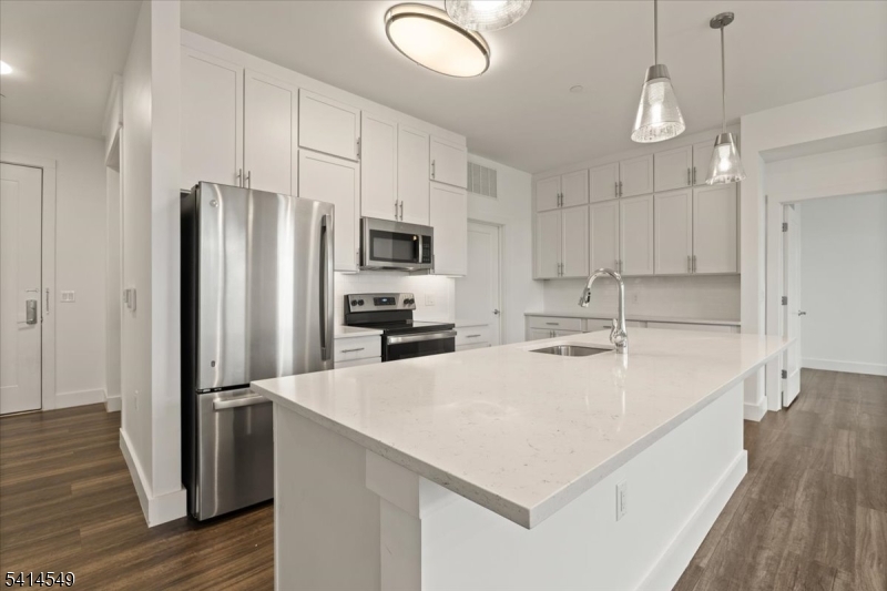 450 Springfield Avenue, Unit 203 Berkeley Heights, NJ 07922 - Photo 3 of 27