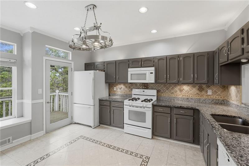 694 Shore View Lithonia, GA 30058 - Photo 10 of 39