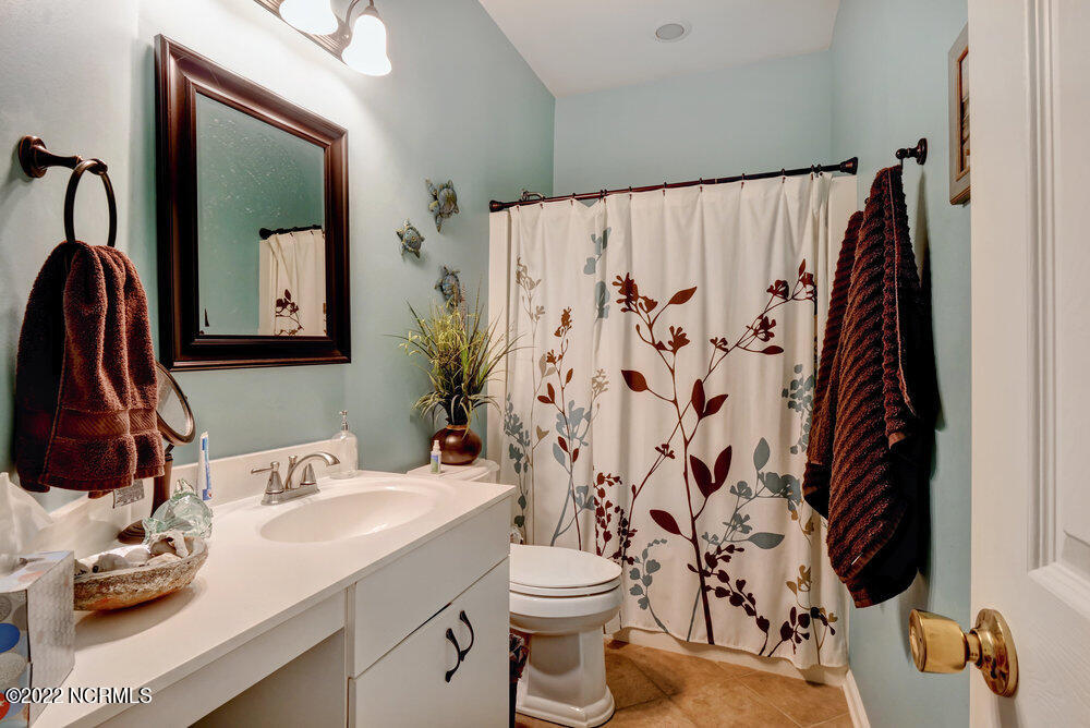 844 Ruffin Street Wilmington, NC 28412 - Photo 15 of 31 Guest Full Bathroom
