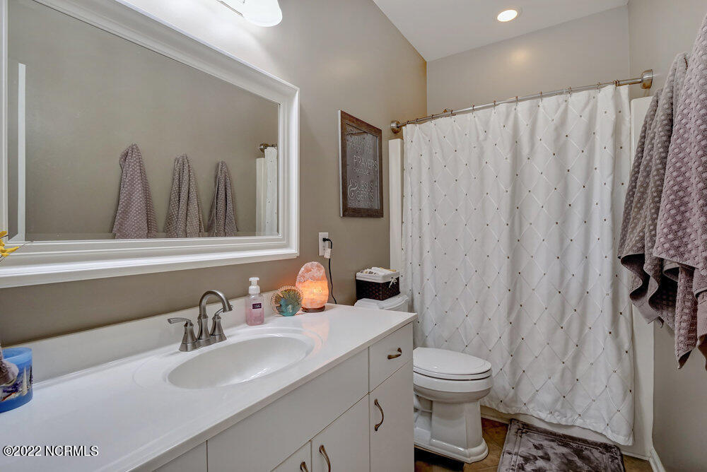 844 Ruffin Street Wilmington, NC 28412 - Photo 24 of 31 Primary Bathroom