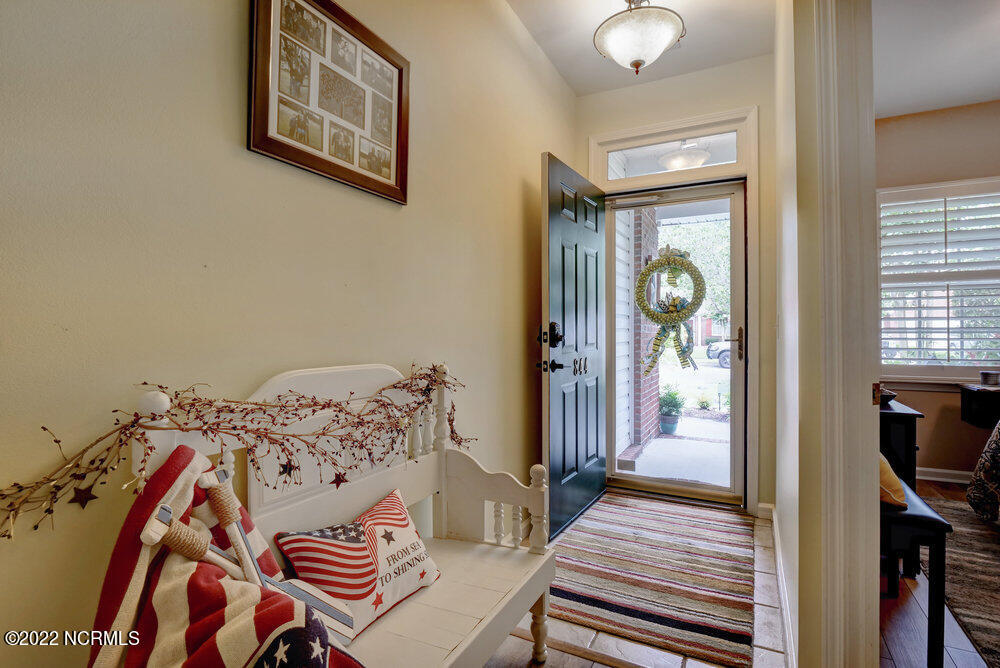 844 Ruffin Street Wilmington, NC 28412 - Photo 4 of 31 Foyer