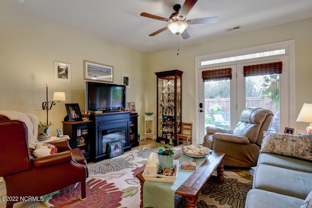 844 Ruffin Street Wilmington, NC 28412 - Photo 5 of 31 Living Room