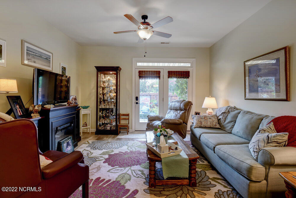 844 Ruffin Street Wilmington, NC 28412 - Photo 6 of 31 Living Room
