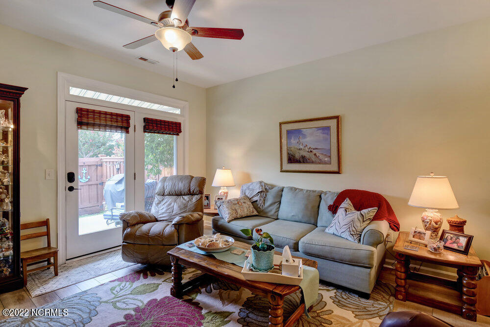 844 Ruffin Street Wilmington, NC 28412 - Photo 7 of 31 Living Room