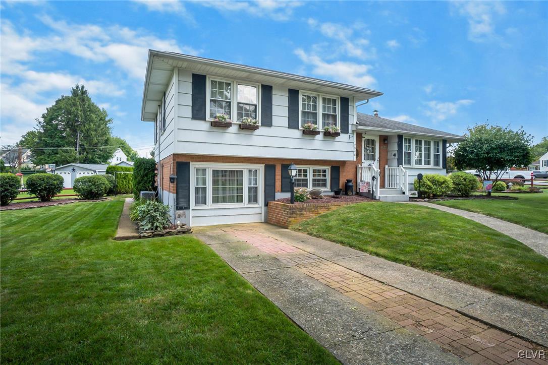 2946 Avon Road Bethlehem, PA 18017 - Photo 2 of 37 Gallery Image 2