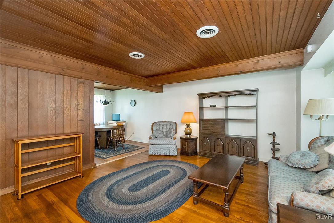 2946 Avon Road Bethlehem, PA 18017 - Photo 7 of 37 Gallery Image 7